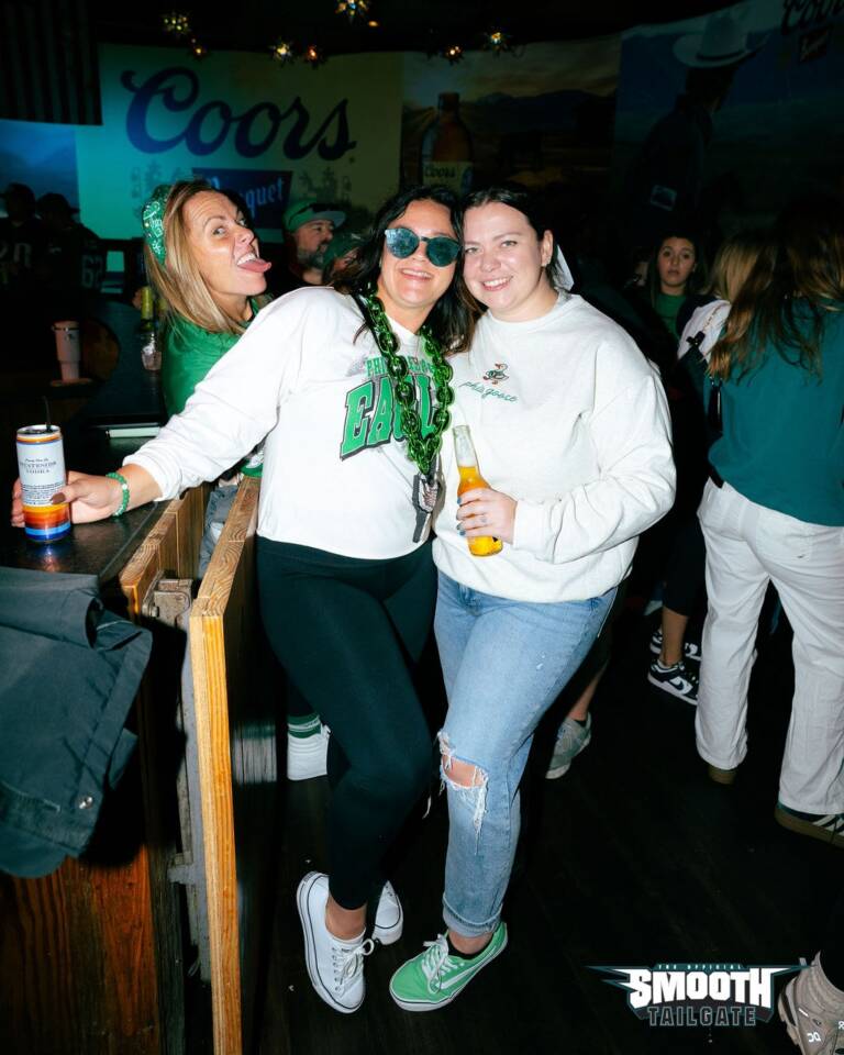 Smooth Tailgate Eagles fans photo 17
