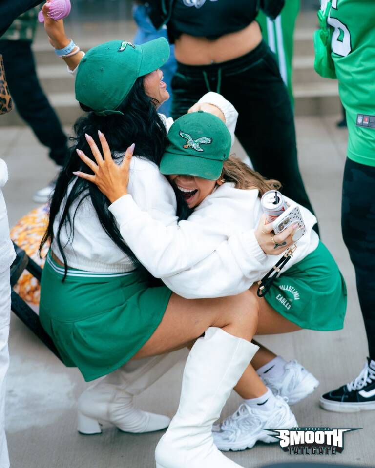 Smooth Tailgate Eagles fans photo 61