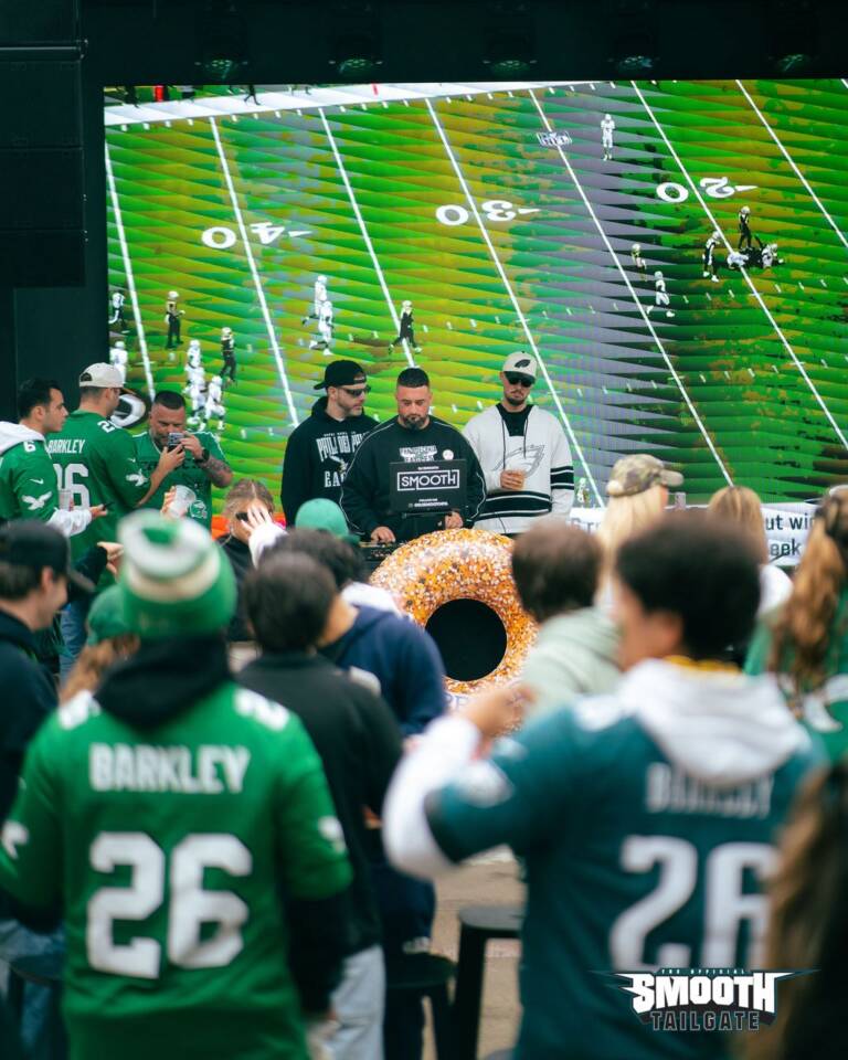 Smooth Tailgate Eagles fans photo 101